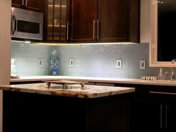 Kitchen tiles splashback + purchase price, uses and properties